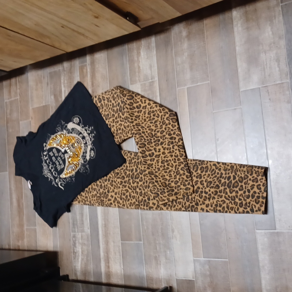 Womens TIME AND TRU NWOT straight leg leopard print denim